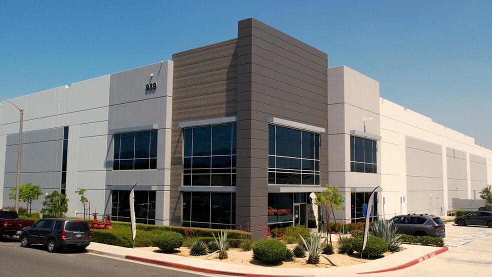 Primary Photo Of 959 E 3rd St, Corona Warehouse For Lease