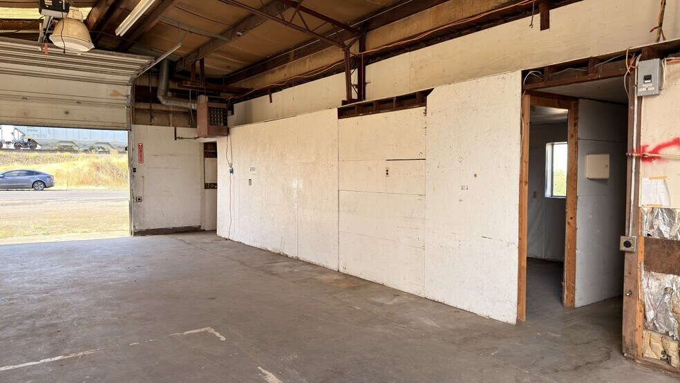 More Photos Of 2144 Pacific Ave S, Kelso Warehouse For Lease