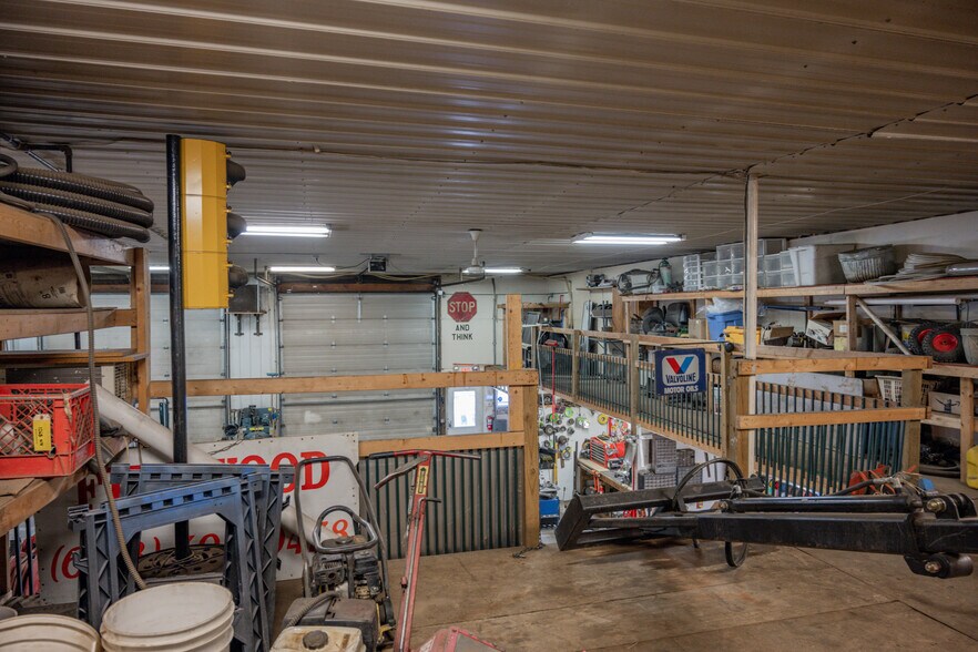 More Photos Of 1626 Academy St, Elroy Warehouse For Sale