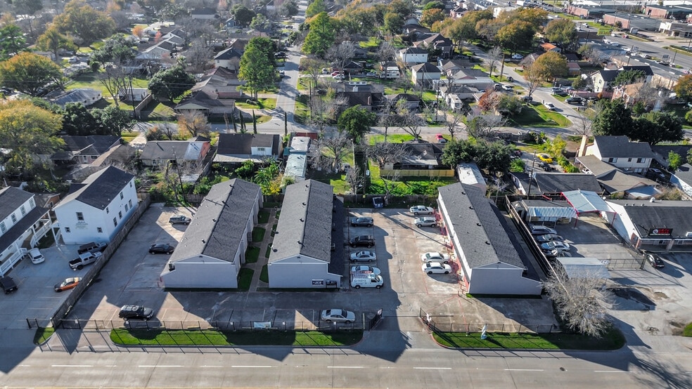 Primary Photo Of 6659 Brittmoore rd, Houston Multifamily For Sale