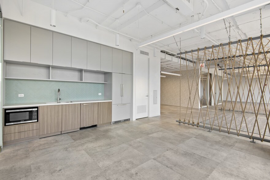 More Photos Of 205 N Michigan Ave, Chicago Office For Lease