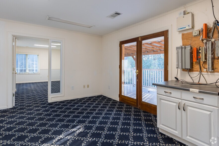 More Photos Of 3136 Clairmont Rd NE, Brookhaven Medical For Sale