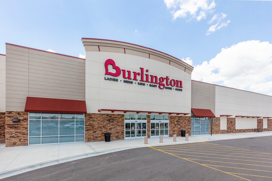 More Photos Of 1812-2100 S Randall Rd, Geneva Unknown For Lease