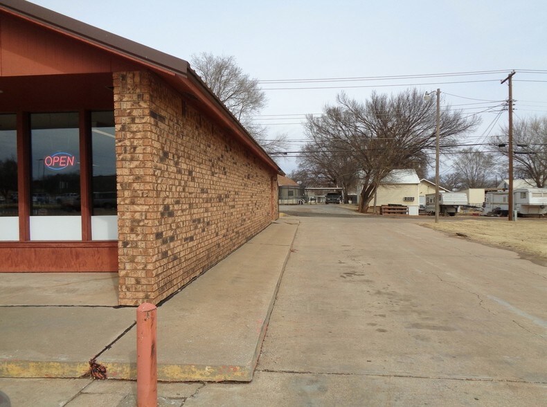 More Photos Of 916 Oklahoma Blvd, Alva Storefront For Sale