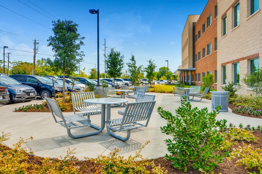 More Photos Of 7217 W Telecom Pky, Garland Medical For Lease