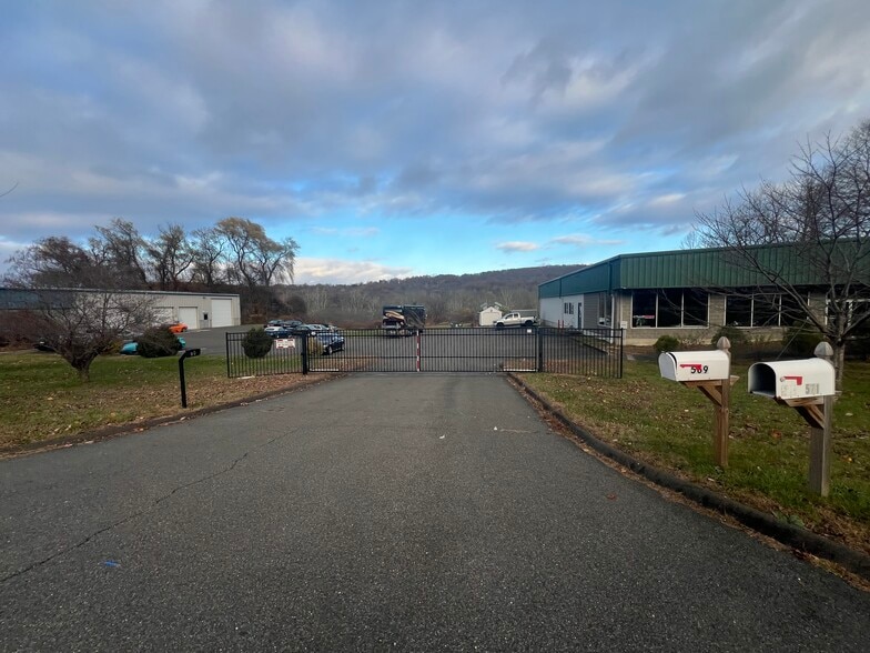 More Photos Of 571 Danbury Rd, New Milford Auto Repair For Sale
