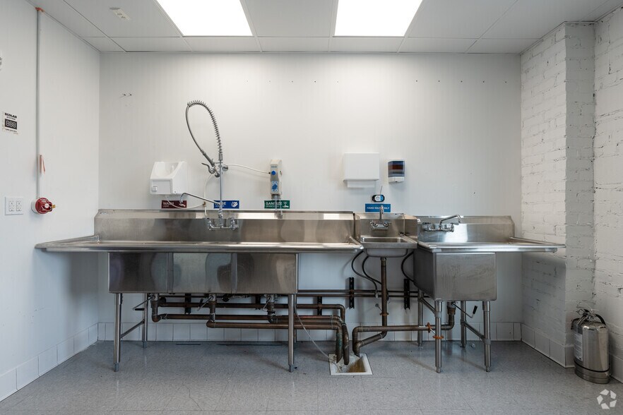 More Photos Of 1140 Utica Ave, Brooklyn Warehouse For Lease