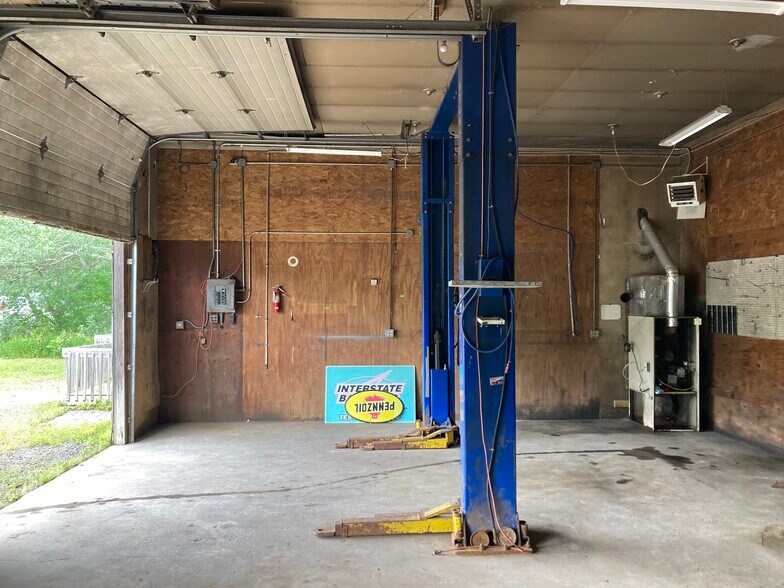 More Photos Of 6920 Grand Ave, Duluth Auto Repair For Sale