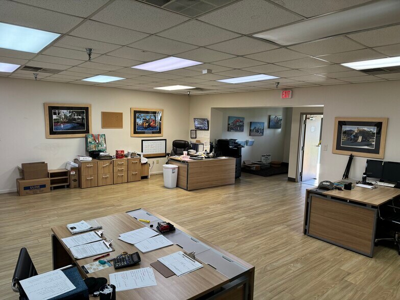 More Photos Of 100 Rus Dr, Calhoun Warehouse For Lease