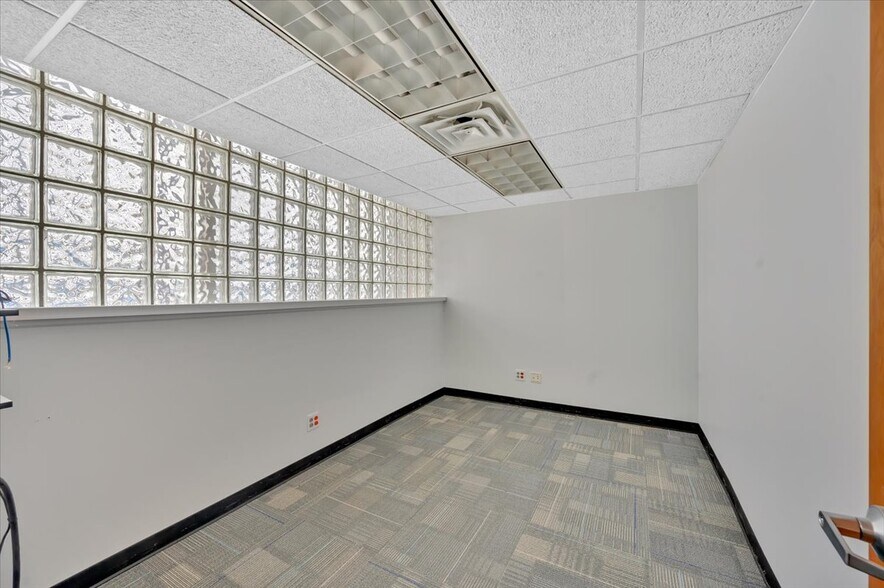 More Photos Of 8837 Lyndon St, Detroit Warehouse For Sale