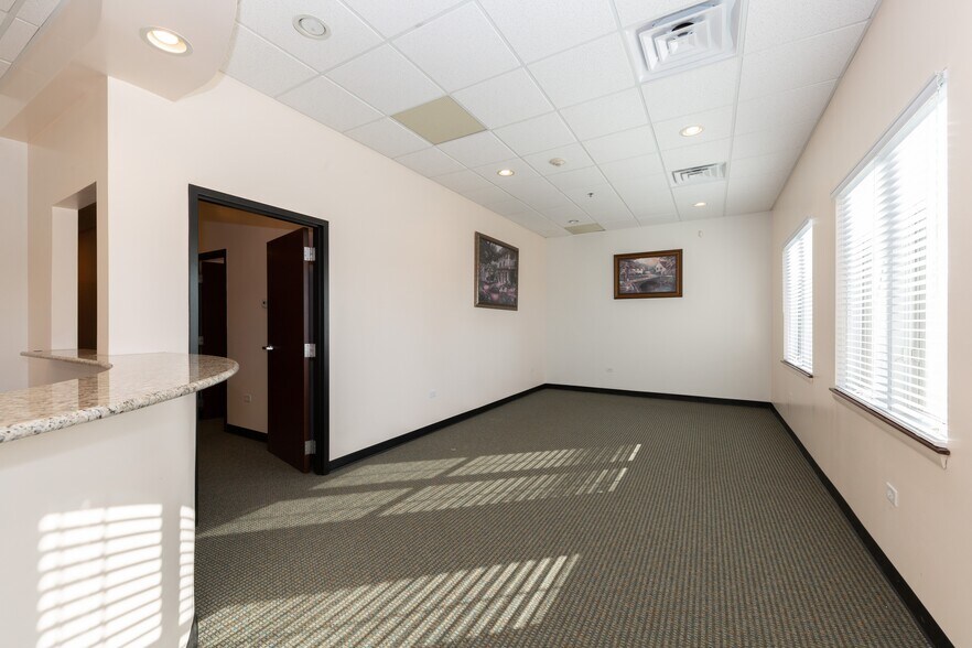 More Photos Of 1446 Merchant Dr, Algonquin Medical For Sale