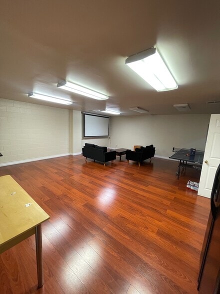 More Photos Of 19410-19420 Business Center Dr, Northridge Warehouse For Lease