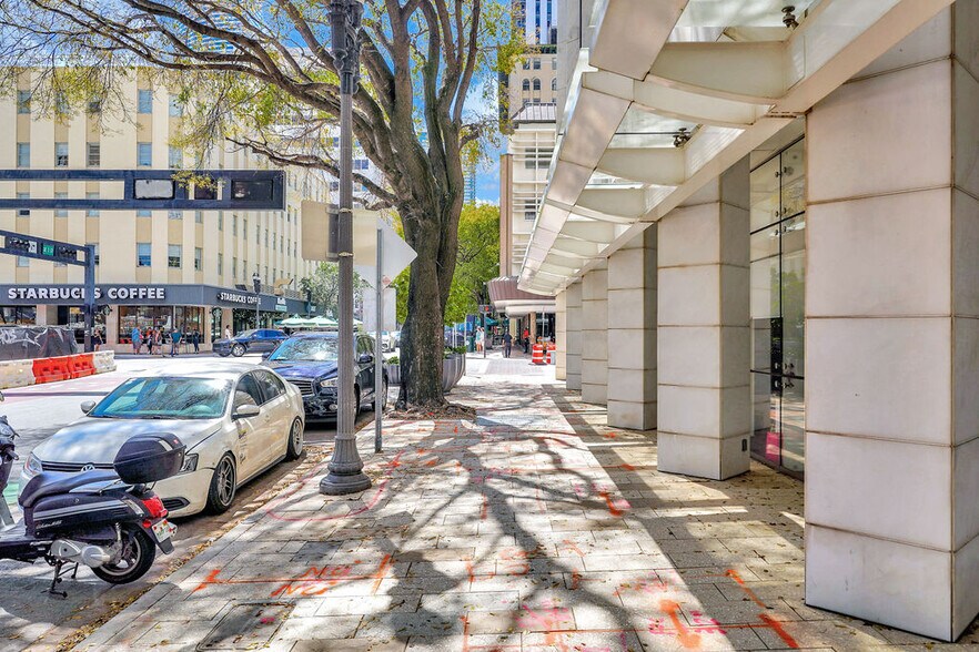 More Photos Of 1 SE 3rd Ave, Miami Office For Lease