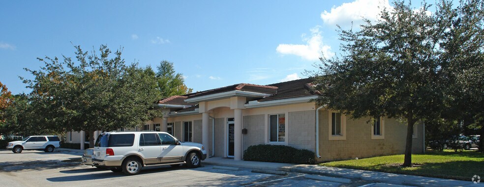More Photos Of 15711 Mapledale Blvd, Tampa Office Residential For Lease