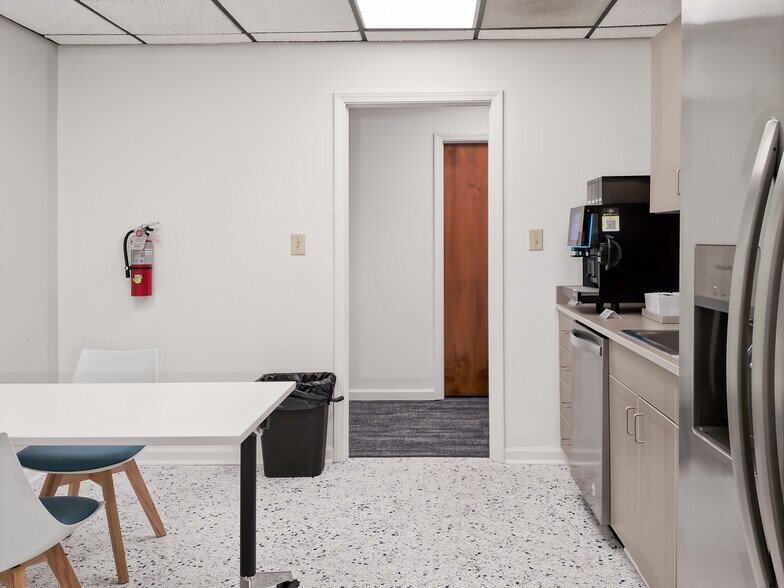 More Photos Of 1620 Asheville Hwy, Hendersonville Coworking Space