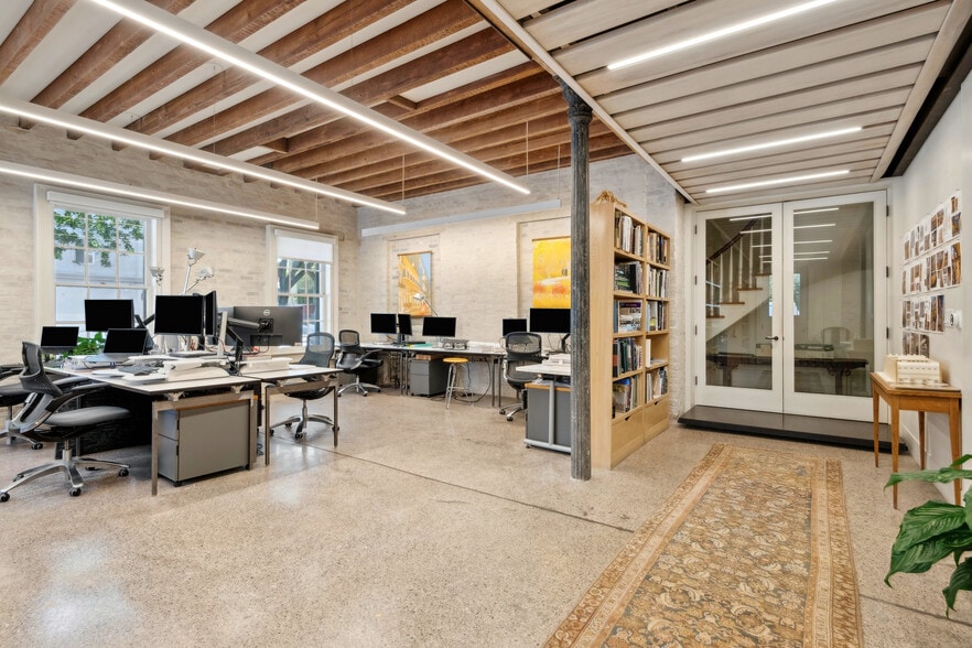 More Photos Of 2200 Prytania St, New Orleans Loft Creative Space For Sale