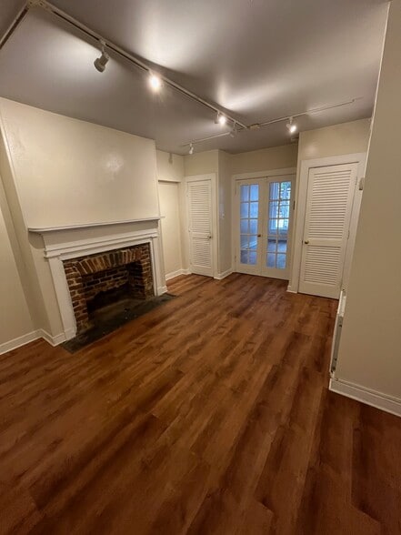 More Photos Of 612 Caroline St, Fredericksburg Storefront For Lease