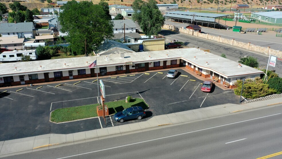 More Photos Of 408 Park St, Thermopolis Hotel For Sale