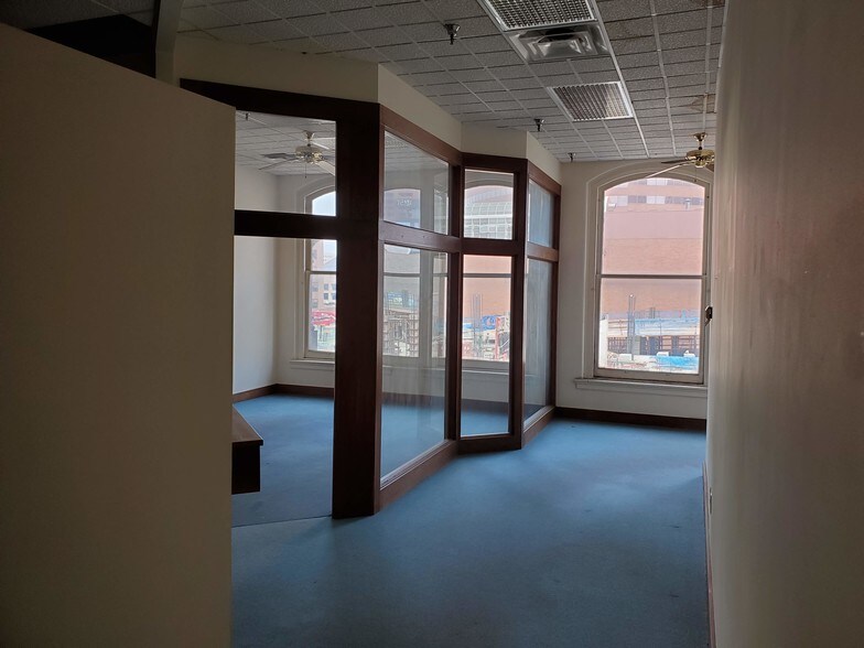More Photos Of 133 W 4th St, Cincinnati Office For Sale