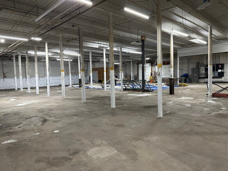 More Photos Of 7 Dunnell Ln, Pawtucket Warehouse For Lease
