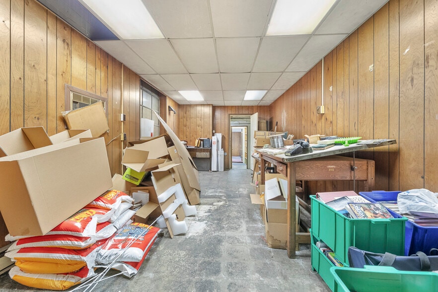 More Photos Of 14924 Beloit Snodes Rd, Beloit Manufacturing For Sale