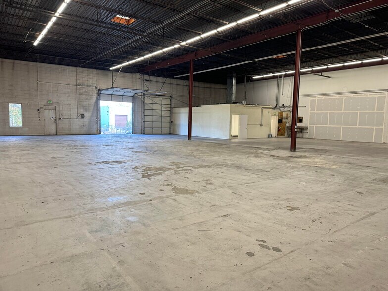 More Photos Of 2610-2628 S Zuni St, Englewood Warehouse For Lease