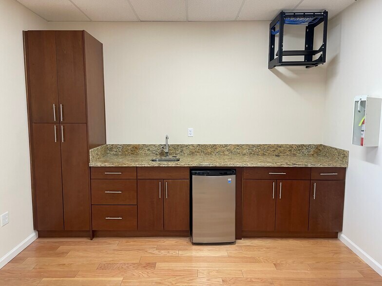 More Photos Of 11 Embarcadero West, Oakland Office For Sale