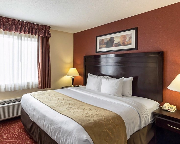 More Photos Of 7515 W Taft St, Wichita Hotel For Sale
