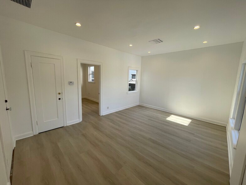 More Photos Of 418-420 N Larchmont Blvd, Los Angeles Office For Lease