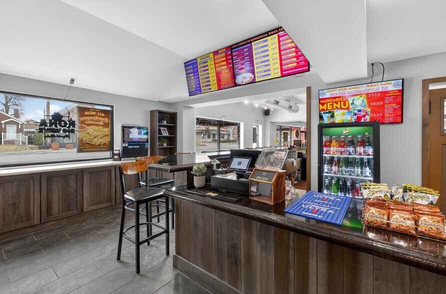 More Photos Of 8713 Gravois Rd, Saint Louis Restaurant For Lease