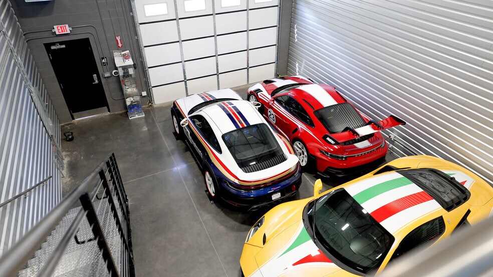 More Photos Of 15431 Fitzhugh Rd, Dripping Springs Showroom For Sale