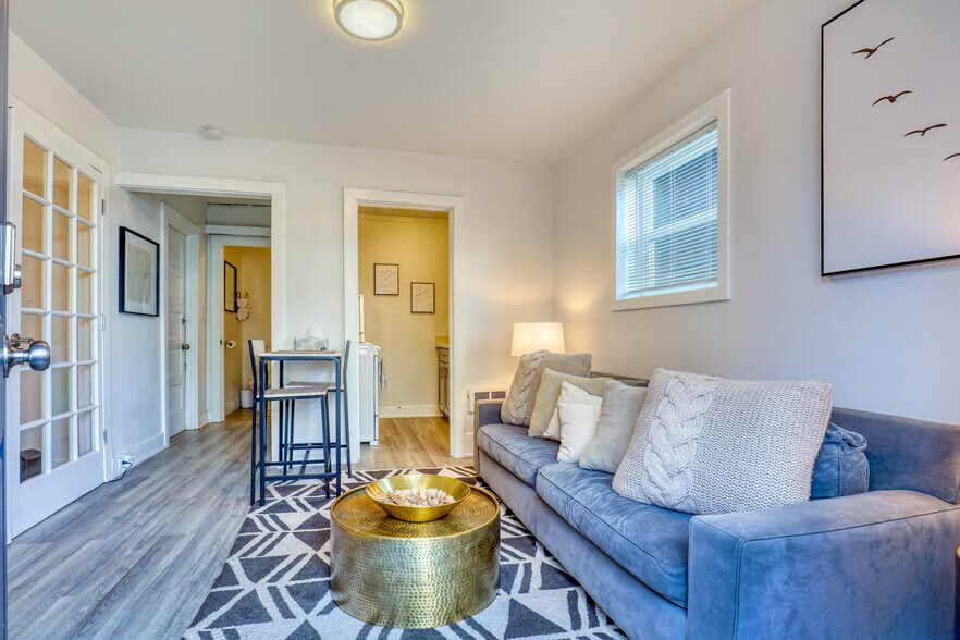 More Photos Of 1417 NE 55th St, Seattle Apartments For Sale