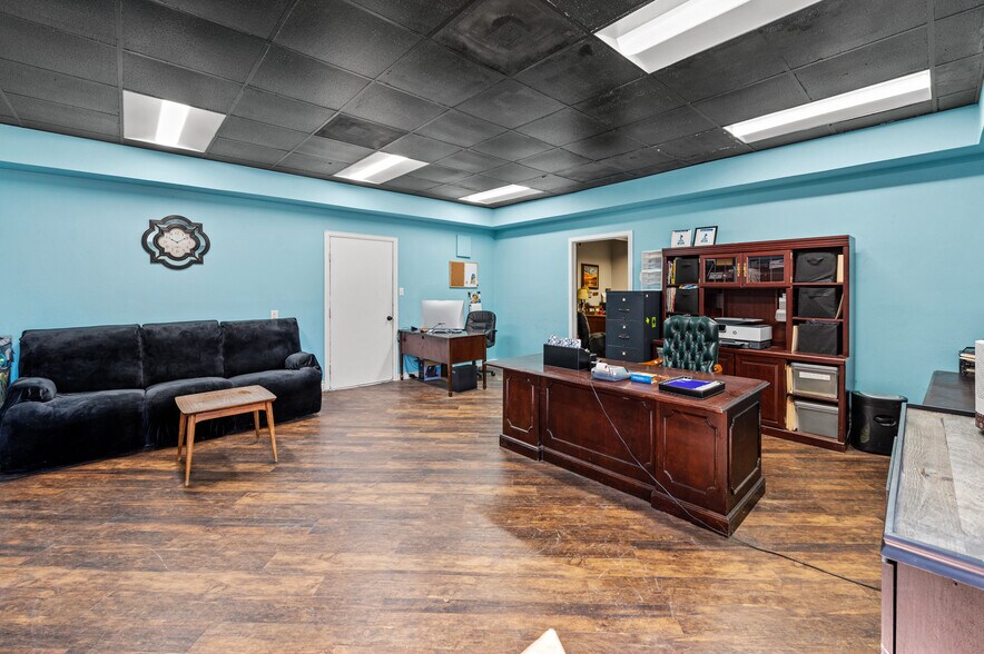 More Photos Of 3825 TX-154 Hwy, Quitman Office Residential For Sale