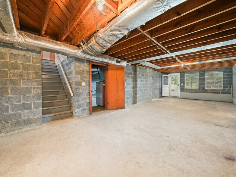 More Photos Of 5 Noland Downs Rd, Waynesville Office Residential For Sale