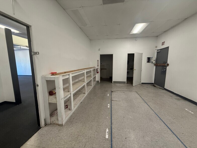 More Photos Of 13185 SW Pacific Hwy, Tigard Freestanding For Lease