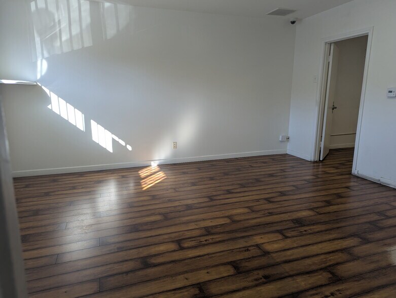 More Photos Of 530 Cypress Ave, Hermosa Beach Warehouse For Lease