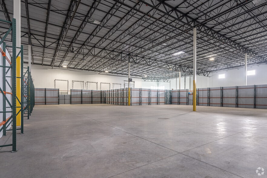 More Photos Of 12510 W Airport Blvd, Sugar Land Distribution For Lease