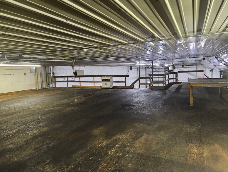 More Photos Of 950-980 Wabash Ave, Chesterton Industrial For Sale