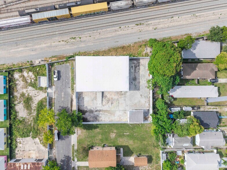 More Photos Of 553 17th St, West Palm Beach Warehouse For Lease