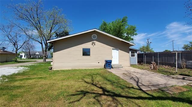 More Photos Of 816 E Milam St, Mexia Medical For Sale