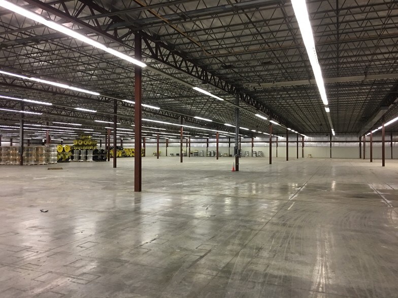More Photos Of 803 SW Lorraine St, Leon Distribution For Lease