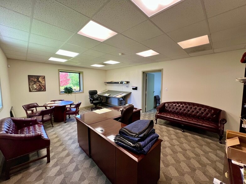 More Photos Of 1303 Avondale Rd, New Windsor Warehouse For Sale