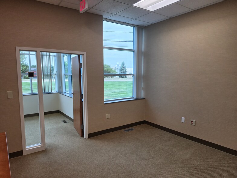 More Photos Of 8235 N Holly Rd, Grand Blanc Office For Lease
