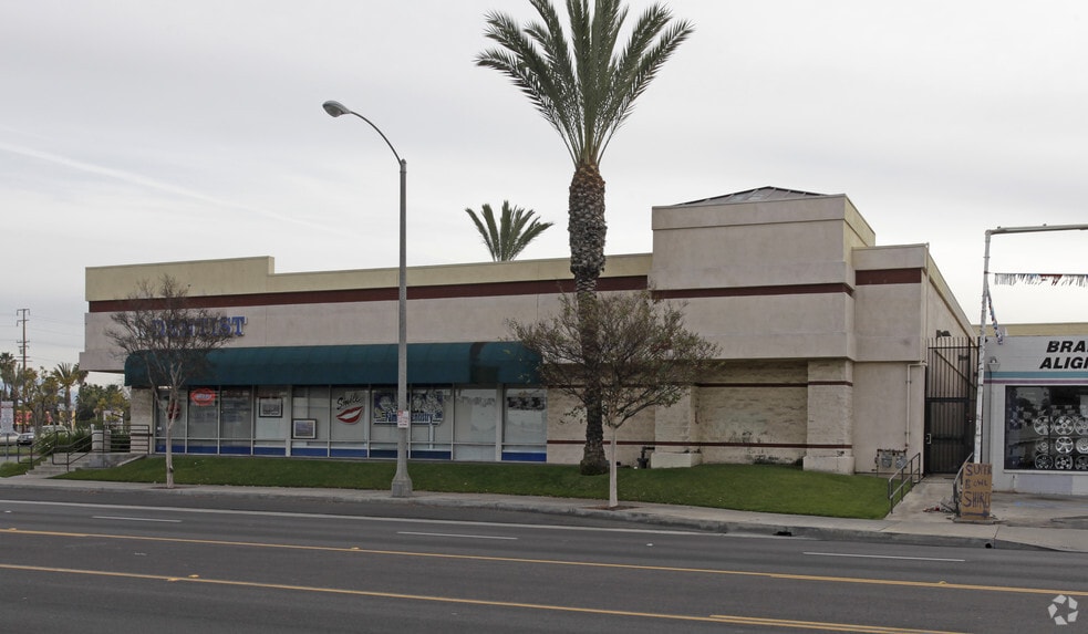 More Photos Of 926-942 W Orangethorpe Ave, Fullerton General Retail For Lease