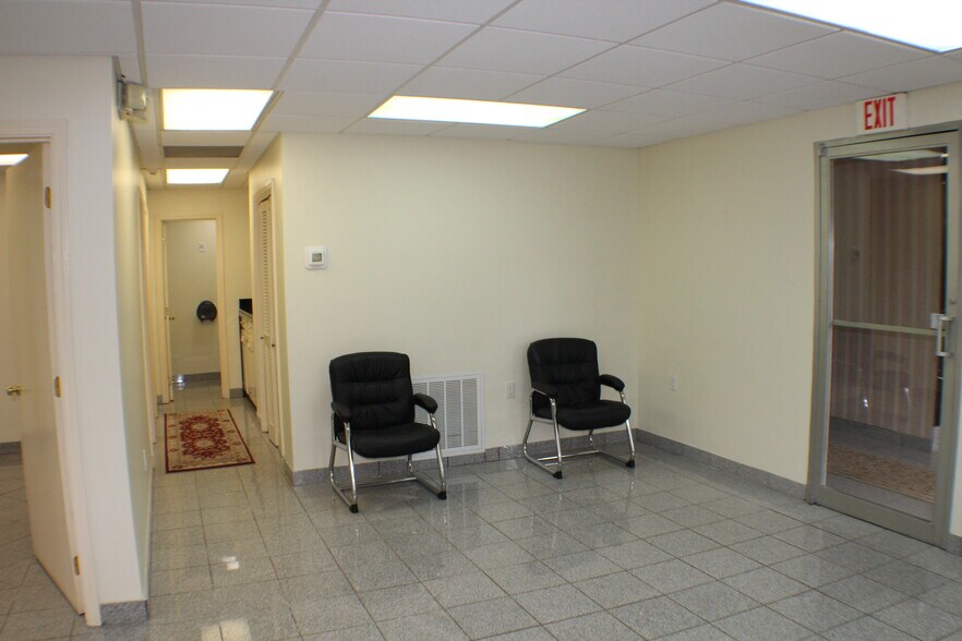 More Photos Of 1637 N Eastman Rd, Kingsport Office For Lease