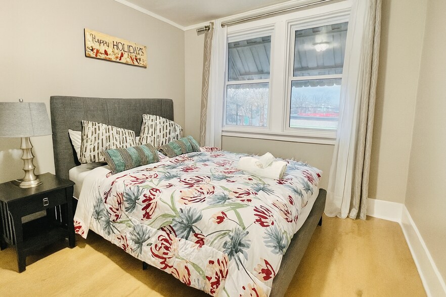 More Photos Of 4654 Queen St, Niagara Falls Storefront Retail Residential For Sale