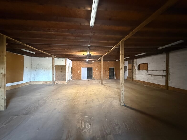 More Photos Of 6640 US Highway 70 W, La Grange Flex For Sale