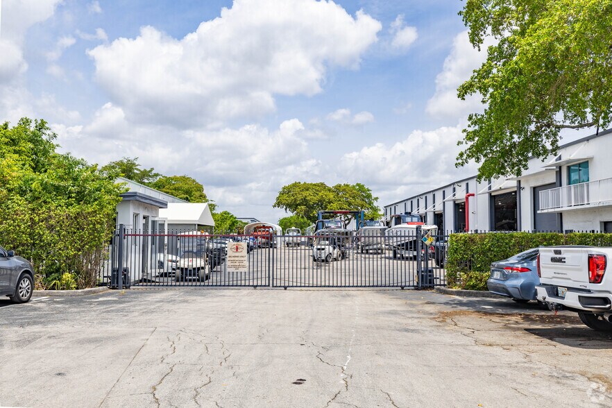 More Photos Of 4355 NW 128th St, Opa-locka Manufacturing For Lease