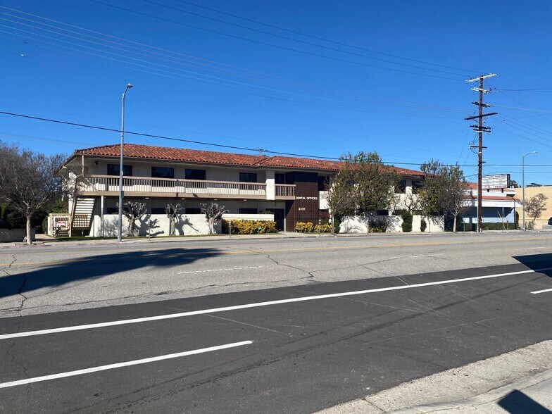 More Photos Of 23111 Ventura Blvd, Woodland Hills Medical For Lease