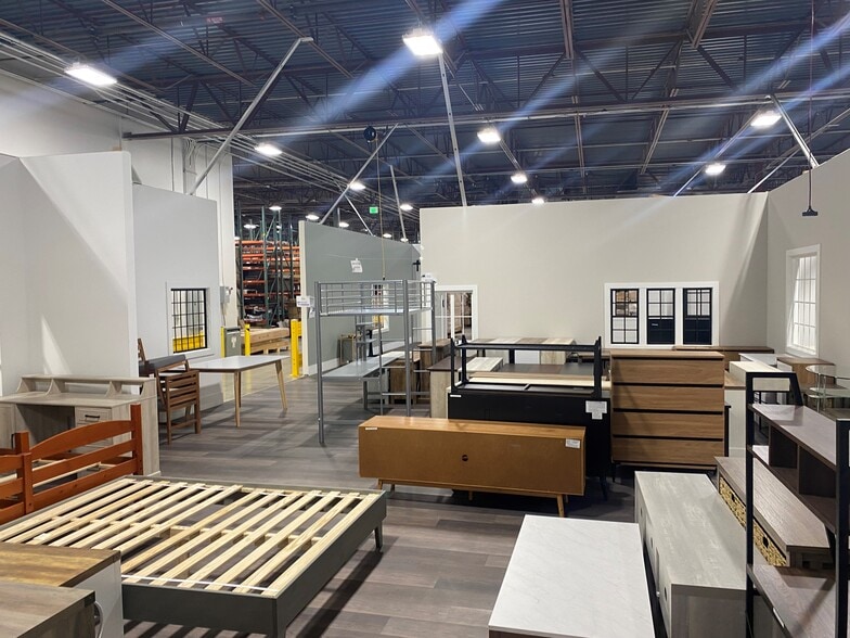 More Photos Of 1553 W 9000 S, West Jordan Department Store For Sale